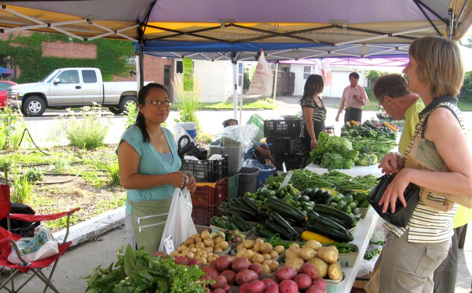 Managing Small  Urban Farmers Markets  IATP